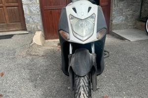 Scooter Kymco Agility 125 (motore fuso)