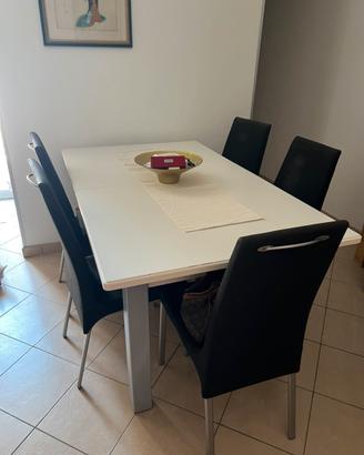 Tavolo e sedie