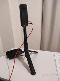 Insta360 X5 + Selfie Stick con Treppiede + microsd