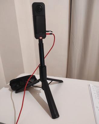 Insta360 X5 + Selfie Stick con Treppiede + microsd