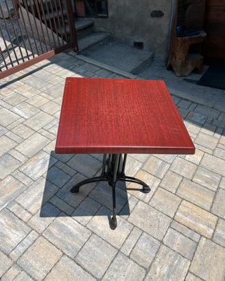 Tavolini bar con base in ghisa
