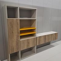 Soggiorno libreria porta TV