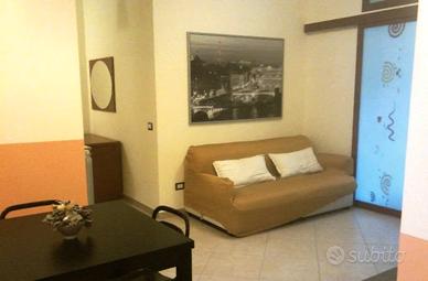 Ostia-stella polare bilocale ristrutturato