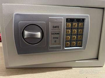 Cassaforte a codice elettronico