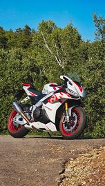 Aprilia RSV4 1100 factory Speed white