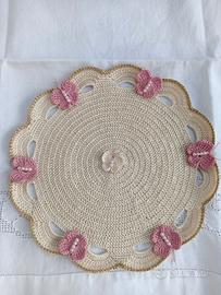 centrino all'uncinetto con farfalle 