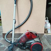 Tre aspirapolvere senza sacchetto 