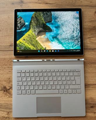 Microsoft Surface Book 2 – i5 / 8GB RAM / 256 NVMe