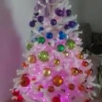 albero di natale bianco con luci