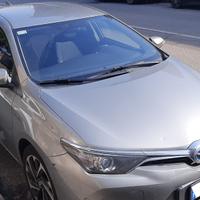 toyota auris hybrid a milano