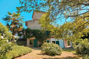 Villa di 325 m² con più di 5 locali e box auto dop