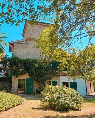 Villa di 325 m² con più di 5 locali e box auto dop