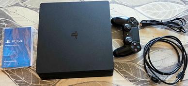 CONSOLE PS4 SLIM  1TB + 2  CONTROLLER  E 2 GIOCHI 