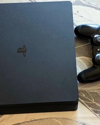 CONSOLE PS4 SLIM  1TB + 2  CONTROLLER  E 2 GIOCHI 