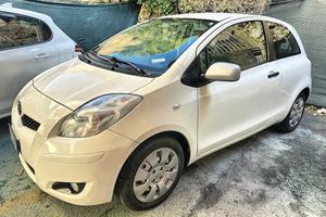 Toyota Yaris / NEOPATENTATI /FINANZIAMENTI