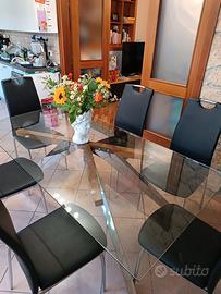 Tavolo elegante in vetro con sei sedie incluse