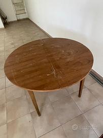 Tavolo rotondo in legno