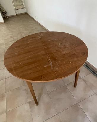 Tavolo rotondo in legno
