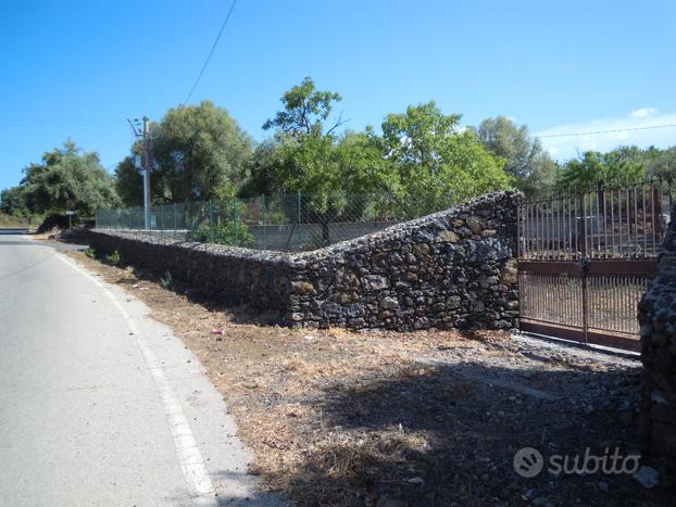 TERRENO recintato con prospetto strada Belpasso