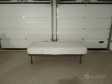 Materasso singolo e supporto con doghe
