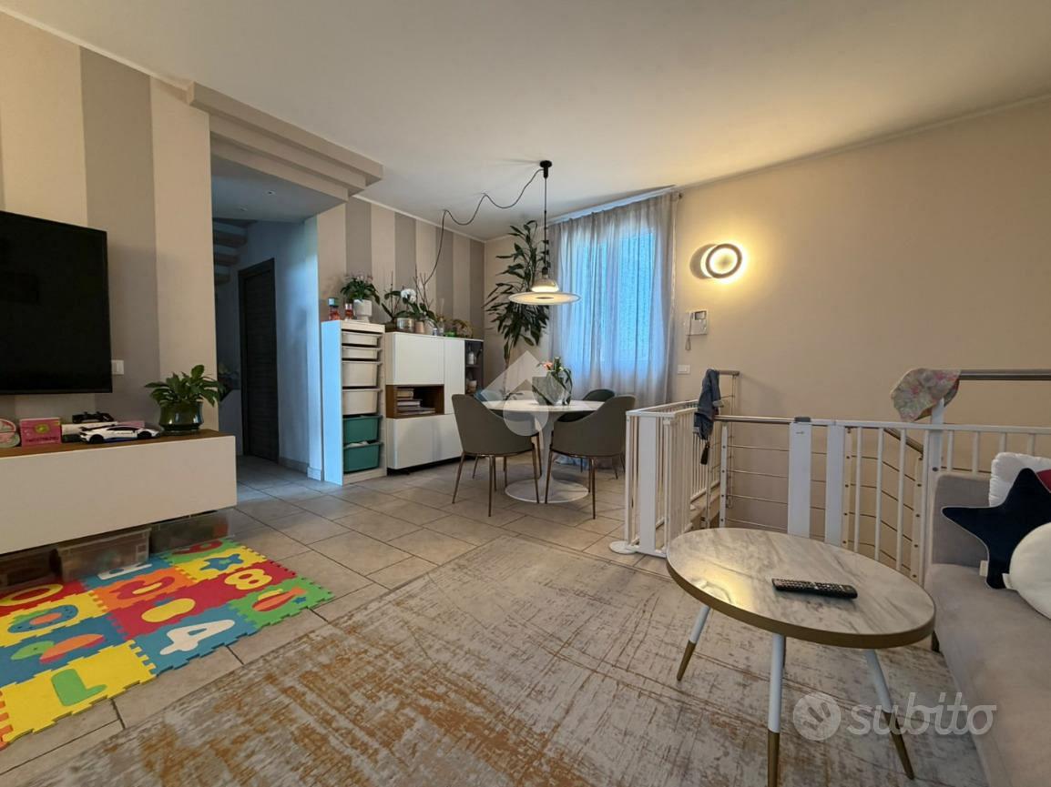 VILLA A SCHIERA CENTRALE A RIVOLTA D'ADDA - Vista 6