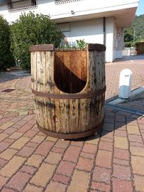 Botte contenitore per legna con ruote