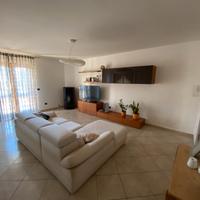 Elegante Casa con Giardino e Tavernetta