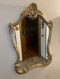 Specchio in stile antico in legno argentato