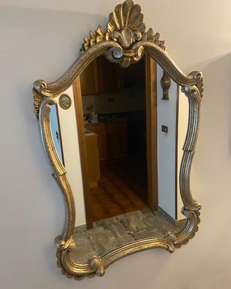 Specchio in stile antico in legno argentato