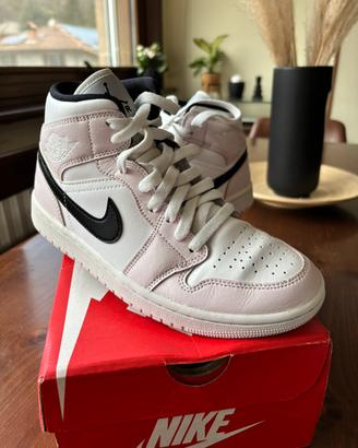 Nike Jordan Mid 1 donna