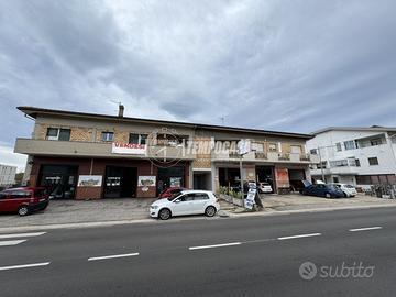QUARILOCALE CON TERRAZZO IN ZONA SERVITA