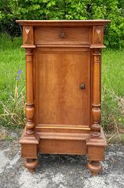 Comodino di antiquariato