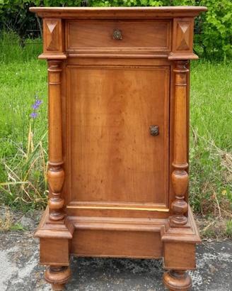 Comodino di antiquariato