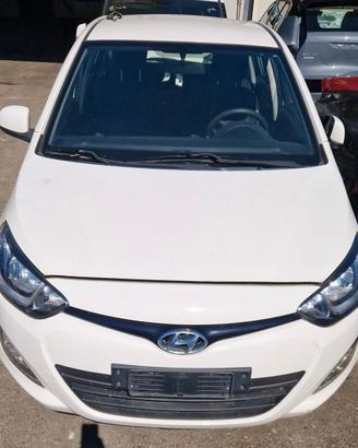 Hyundai i20 diesel 2011 per ricambi (2a)