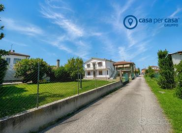 Appartamento in bifamiliare con giardino