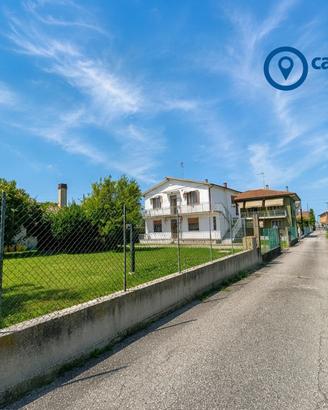 Appartamento in bifamiliare con giardino