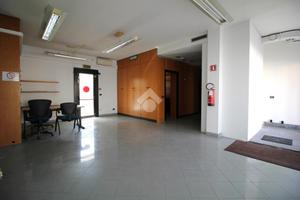 NEGOZIO A MARMIROLO
