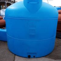 CONTENITOTR A CISTERNA PER ACQUA :esterno ed inter