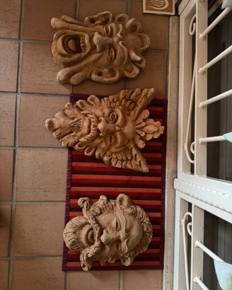 Maschere in terracotta