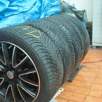  4 pneumatici Michelin invernali con cerchi lega