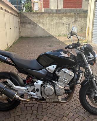 Hornet 900