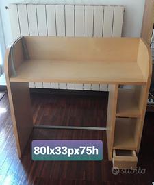 Mobiletto in legno dal design moderno