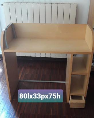 Mobiletto in legno dal design moderno