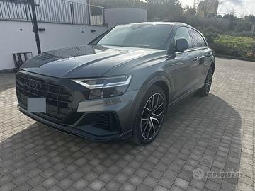 Audi Q8 S line