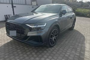 Audi Q8 S line