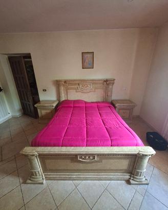 letto e comodini legno marmo