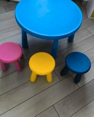 tavolino Ikea con 3 sgabelli 