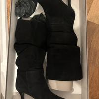 stivali neri scamosciati