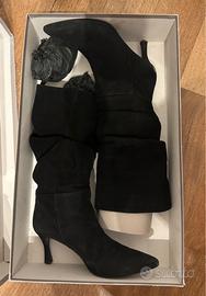 stivali neri scamosciati