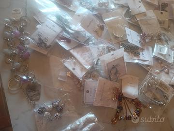 orecchini e bracciali nuovi
